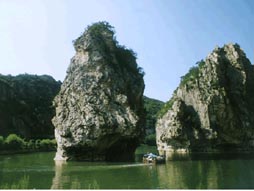 冰峪沟.英纳湖游船天门峡谷漂流2日