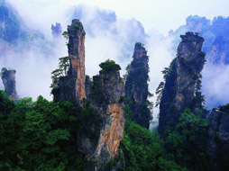 空中花园天门山，楚蜀通津芙蓉镇+夜宿凤凰城5日观光之旅(安排观凰古城连住两晚、精华景点)